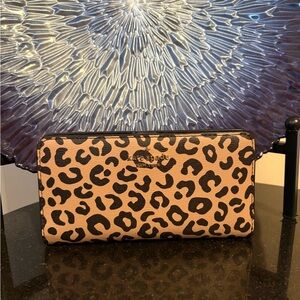 🍀Kate Spade Tan and Black Leopard Wallet